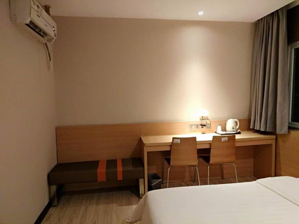 7天优品·广州天河体育西路地铁站店酒店 外观 照片